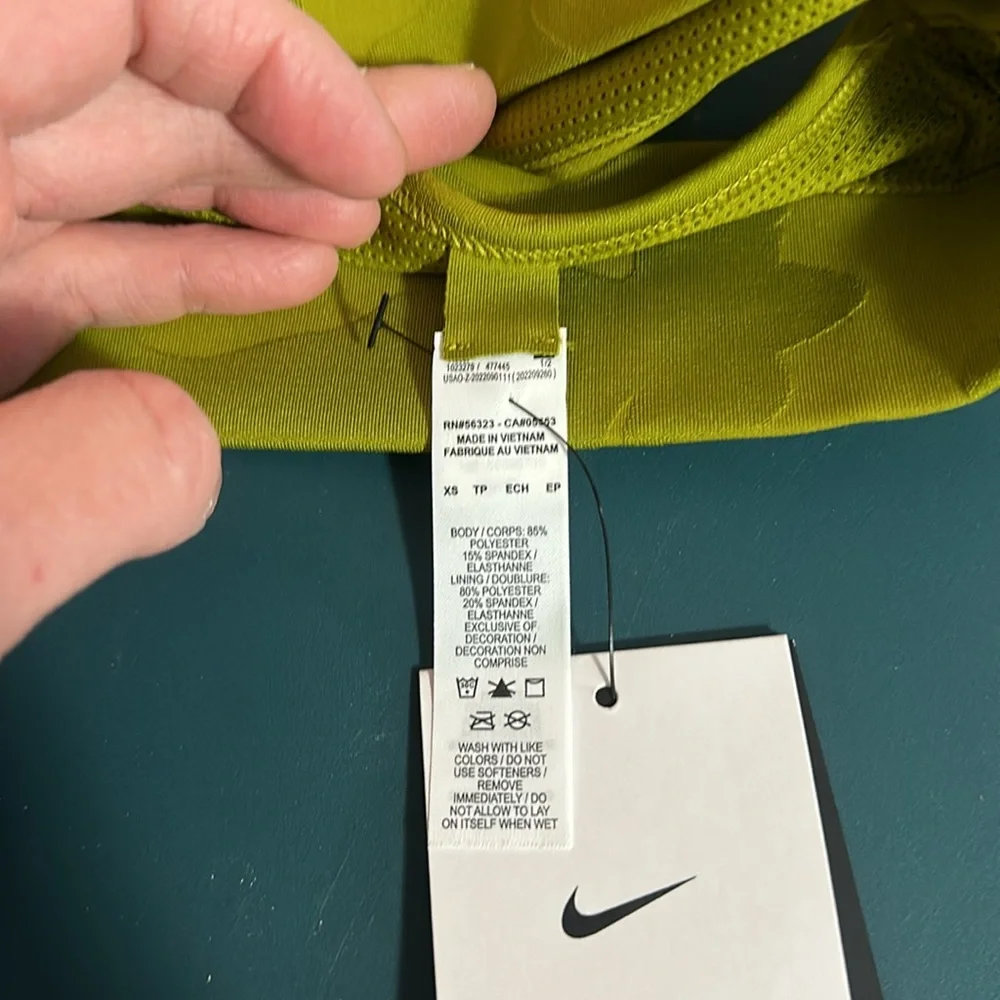 NIKE GIRLS INDY BRA: GREEN: NEW WITH TAGS: SIZE XS